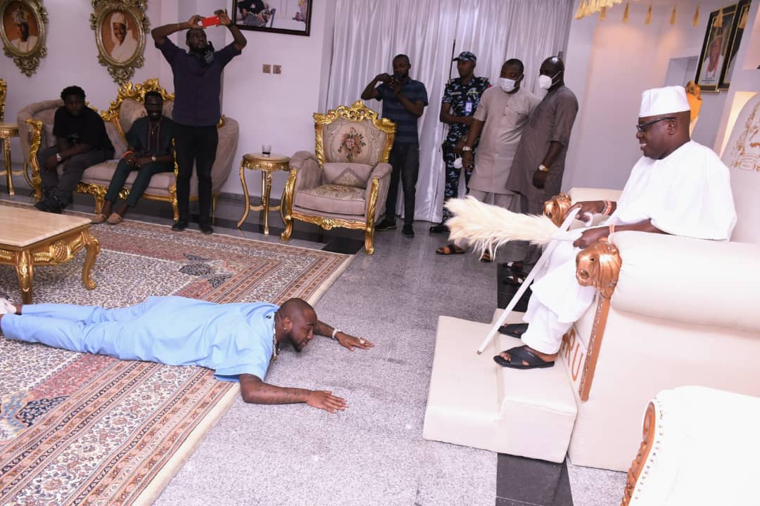 Naija_PR's tweet photo. Music Star, Davido, on September 7th, paid a courtsey visit to Oniru of Iruland, Oba Abdulwasiu Gbolahan Lawal

Source: Yabaleftonline Media https://t.co/blyrNaXvDX