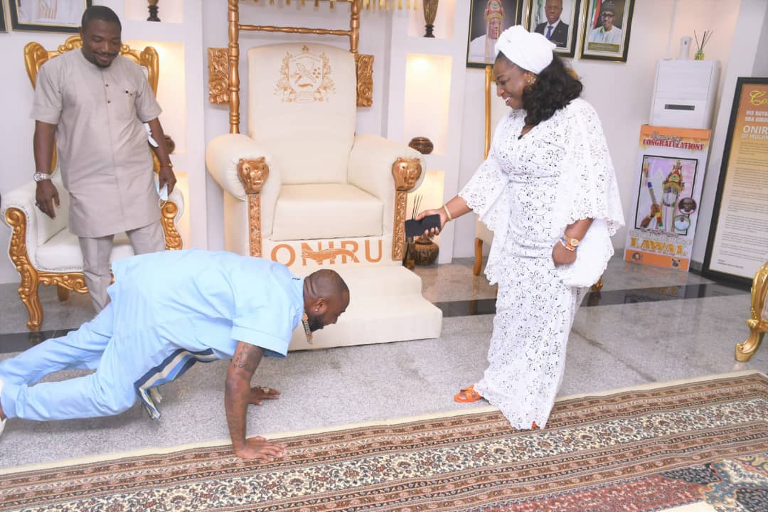 Naija_PR's tweet photo. Music Star, Davido, on September 7th, paid a courtsey visit to Oniru of Iruland, Oba Abdulwasiu Gbolahan Lawal

Source: Yabaleftonline Media https://t.co/blyrNaXvDX