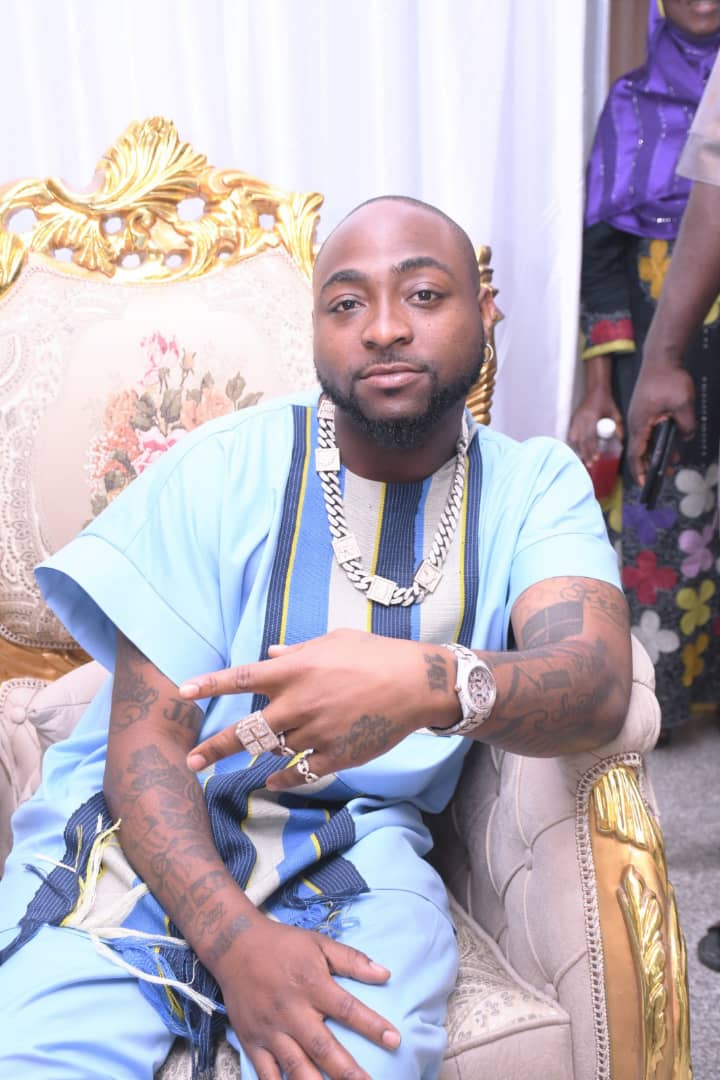 Naija_PR's tweet photo. Music Star, Davido, on September 7th, paid a courtsey visit to Oniru of Iruland, Oba Abdulwasiu Gbolahan Lawal

Source: Yabaleftonline Media https://t.co/blyrNaXvDX