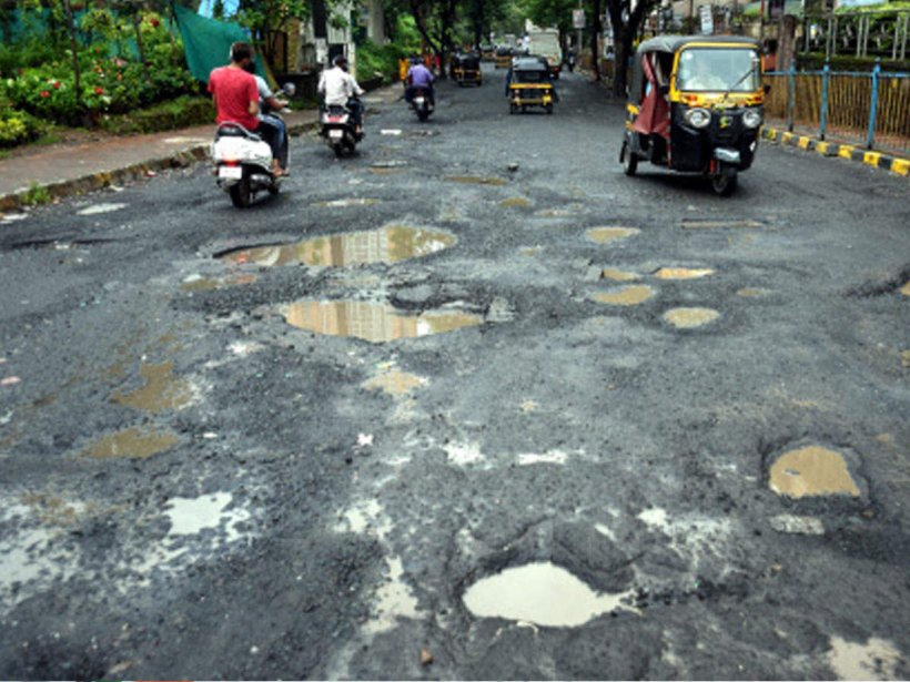 RKFTW's tweet photo. Dear @mybmc, Office todna hai tod diye. Ab us material se do char gadde bhi bhar do na please. 
#KanganaRanaut #WellDoneBMC https://t.co/QTYoc8H0mI