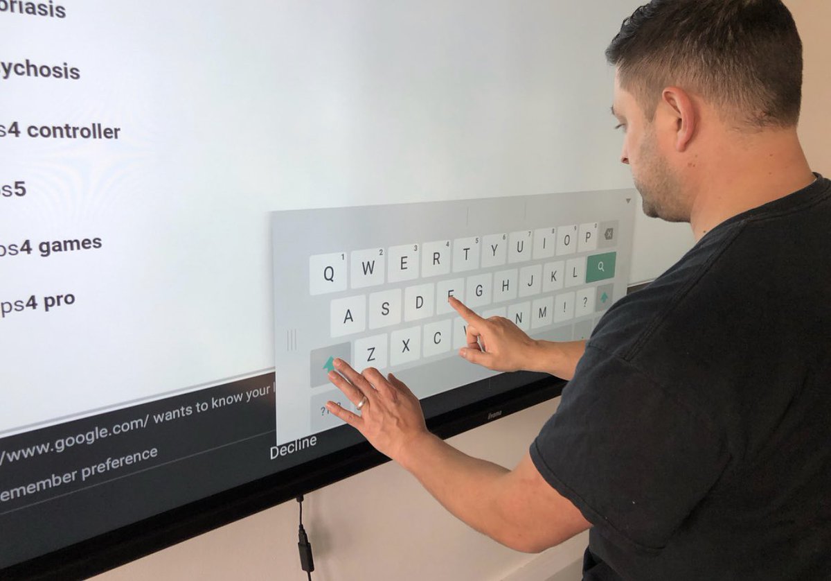 PSG_AudioVisual's tweet photo. Back to school. Interactive screen the ultimate tool. #school #teacher #BackToSchool #touchscreen #audiovisual #teachers #classroom #visual #WednesdayThoughts #WednesdayWisdom # https://t.co/Pjd7sXH0h7