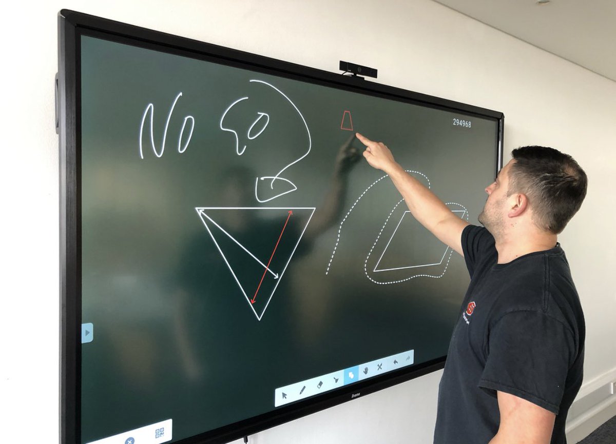 PSG_AudioVisual's tweet photo. Back to school. Interactive screen the ultimate tool. #school #teacher #BackToSchool #touchscreen #audiovisual #teachers #classroom #visual #WednesdayThoughts #WednesdayWisdom # https://t.co/Pjd7sXH0h7