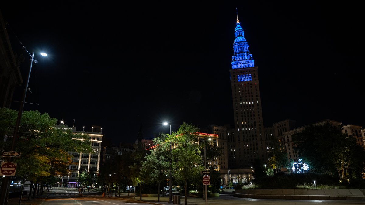 MVielhaber's tweet photo. Downtown Cleveland buildings have turned blue in a show of support and remembrance for fallen @CLEpolice Detective James Skernivitz. #ThisisCLE https://t.co/Ay6blZJCqc