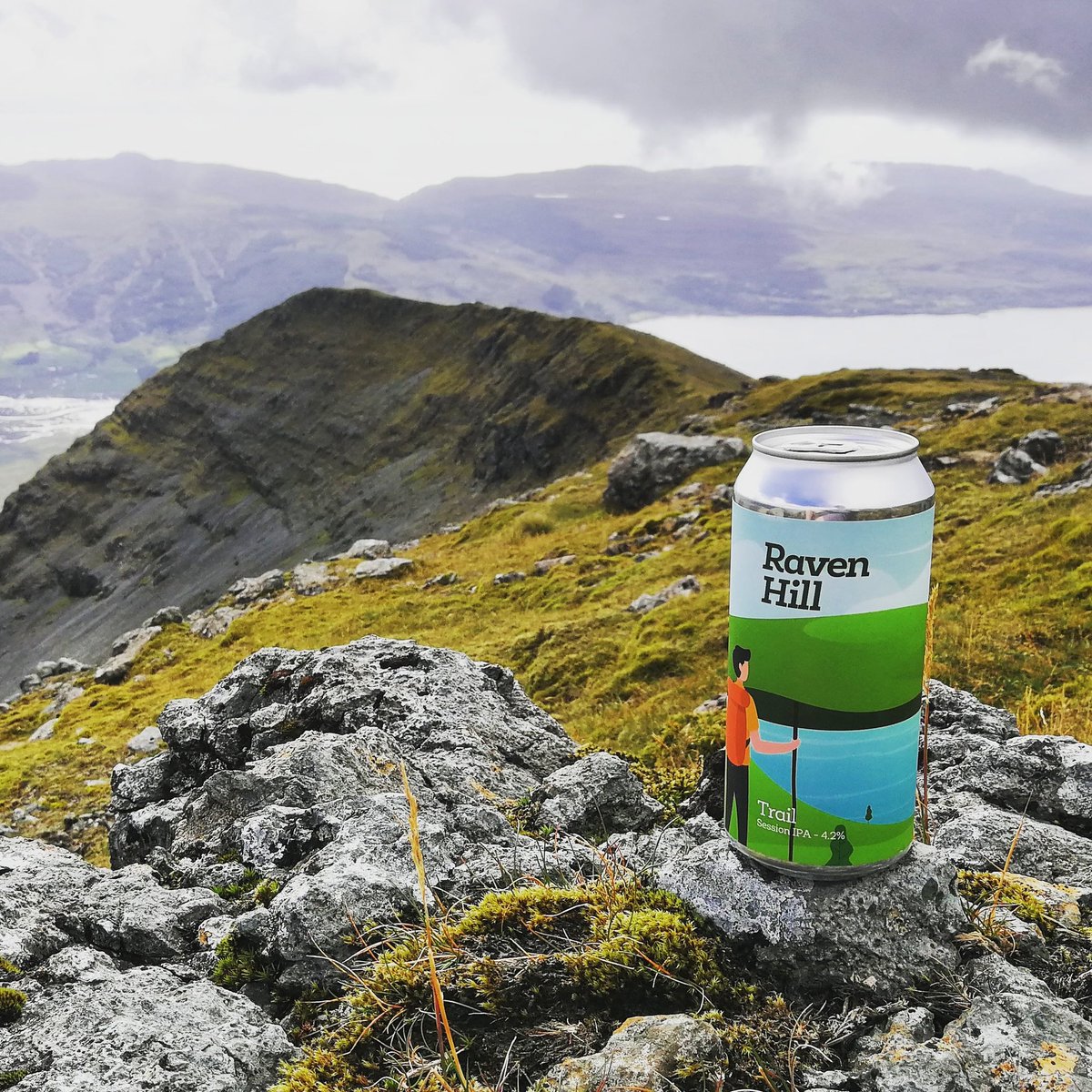MarkSavile's tweet photo. COMING SOON... The final beer from the new @RavenHillBrew range is almost here! Trail is a refreshing session IPA.

@gavinappleby designed the can and I found a munro (Ben Moore) to match! 😁🏞️

#ravenhill #adventurebeer #craftbeer #Trail #munro https://t.co/jJyIzsIOxX