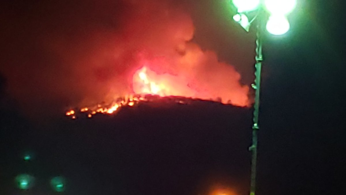 CALFIRE_ButteCo's tweet photo. #BearFire [update] View from Oro Quincy Highway (Hwy 162) at Forbestown Road. Fire has crested the hill across the lake from here. https://t.co/q8i8FvHWW7