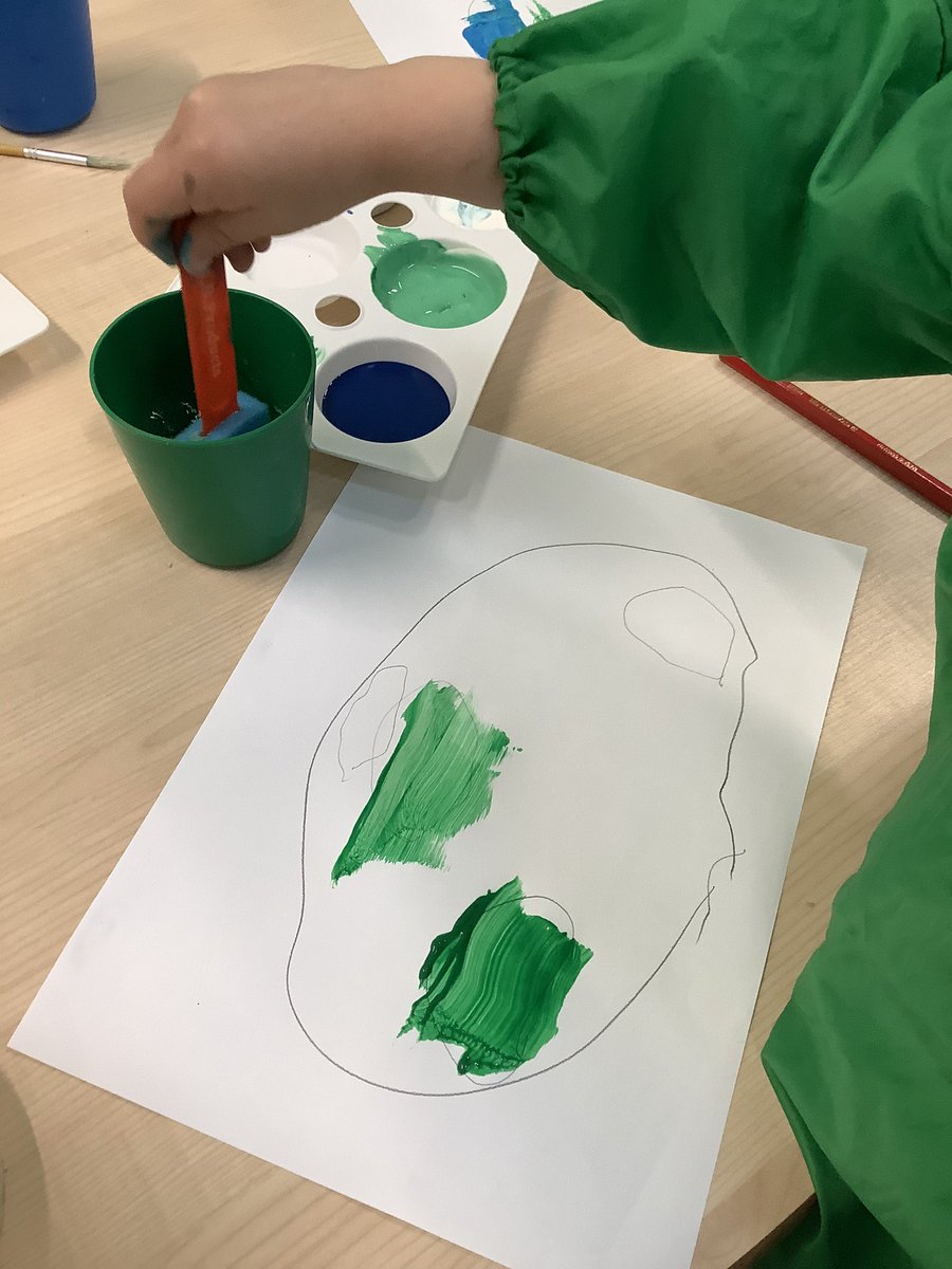 StreethaySchool's tweet photo. Sunflowers have enjoyed reading ‘Here We Are’ by Oliver Jeffers. They are creating earth paintings in provision. @OliverJeffers #lovereading #ourplanet #lookafterit #art #eyfs #reception https://t.co/OXHnrhUq8R