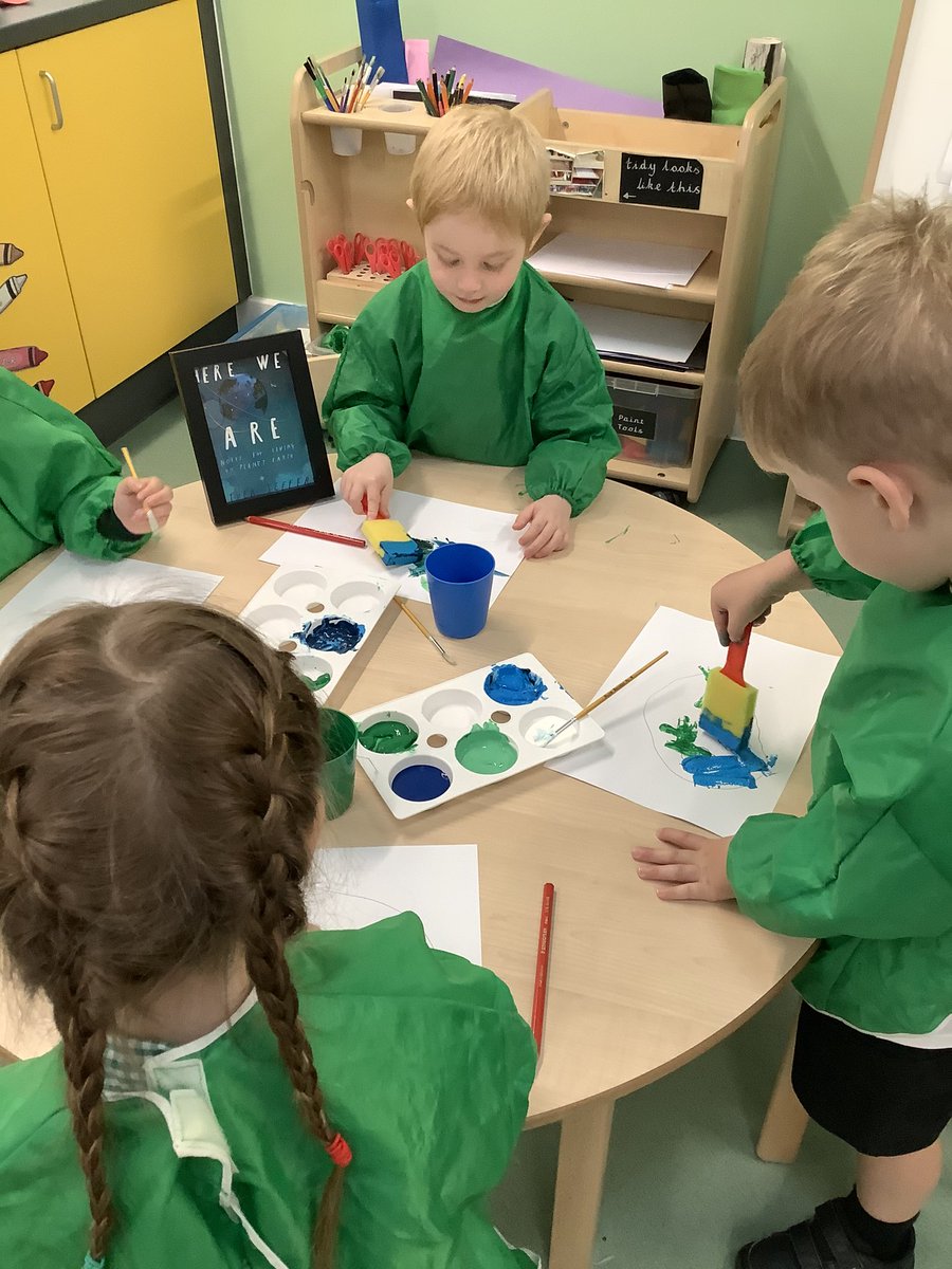 StreethaySchool's tweet photo. Sunflowers have enjoyed reading ‘Here We Are’ by Oliver Jeffers. They are creating earth paintings in provision. @OliverJeffers #lovereading #ourplanet #lookafterit #art #eyfs #reception https://t.co/OXHnrhUq8R