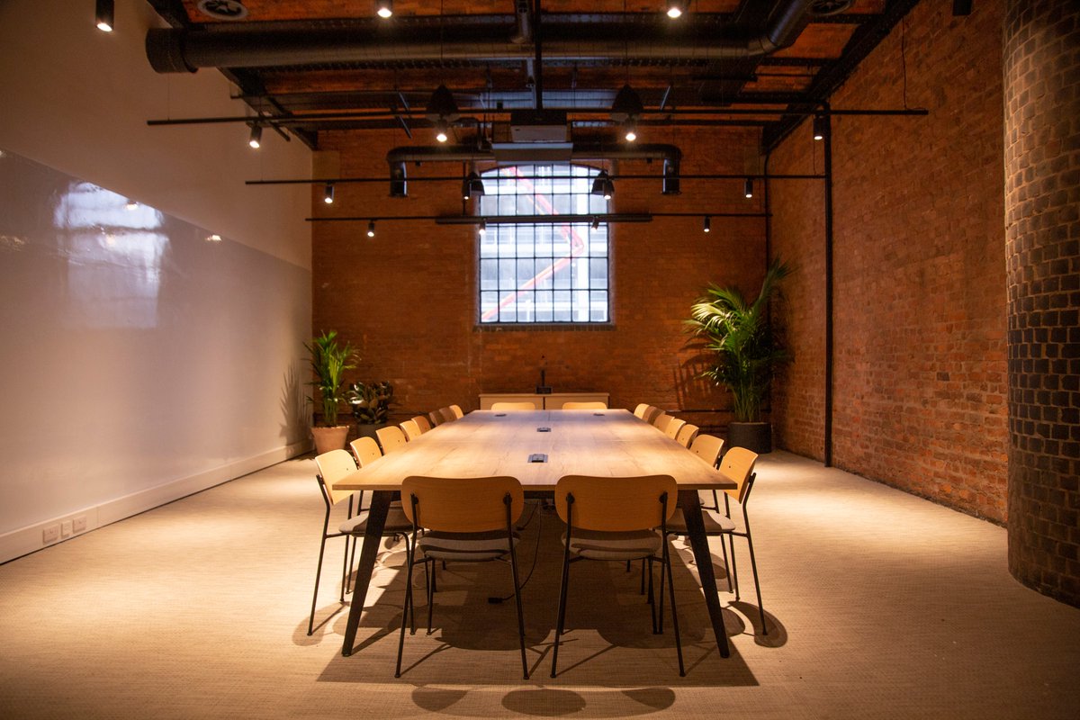 DepartmentUK_'s tweet photo. #workspaceoftheweek - The Hub in Department Bonded Warehouse. If the industrial history and the character of exposed brick isn't enough to inspire your #meeting, well, did we mention unlimited tea &amp; coffee too? #ManchesterSpace #BuildingsOfManchester https://t.co/B0SEt1ikZU