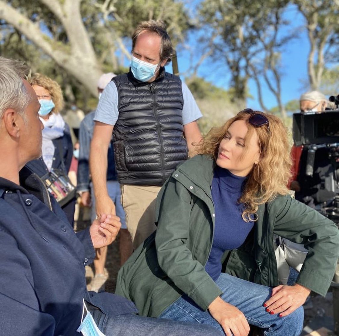 alice_fans1's tweet photo. #Repost #MarineDelterme
・・・
Préparation avec les moyens du bord
#tournage #alicenevers #seriefrancaise #faceàlocéan #comédienne #actrice #actricefrançaise #prepa #hmc #avecleréalisateur #instapic #photoofthefay #noirmoutier #plagedesdames
#JmTinivelli #JulienZidi https://t.co/Q6NkEOG9Fz
