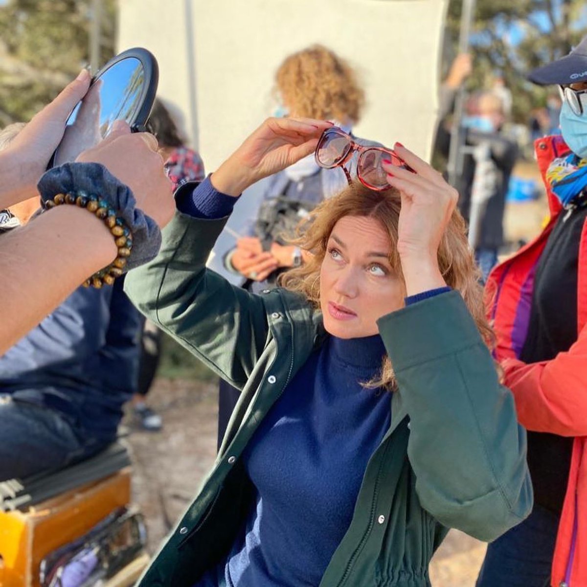 alice_fans1's tweet photo. #Repost #MarineDelterme
・・・
Préparation avec les moyens du bord
#tournage #alicenevers #seriefrancaise #faceàlocéan #comédienne #actrice #actricefrançaise #prepa #hmc #avecleréalisateur #instapic #photoofthefay #noirmoutier #plagedesdames
#JmTinivelli #JulienZidi https://t.co/Q6NkEOG9Fz