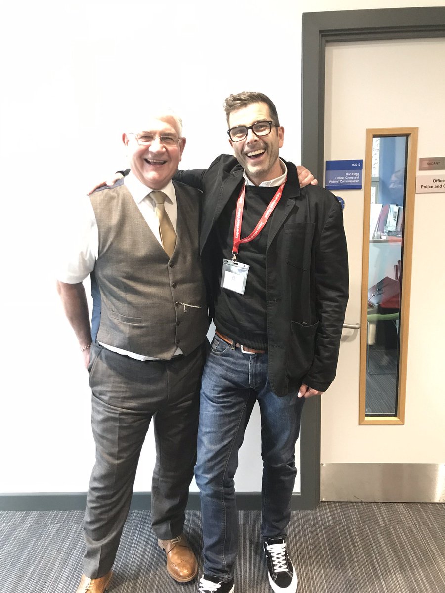 2. I have been so lucky on my  #journey to make some great friends who are  #cops &  #police staff  Just because of my past criminality & drug use does not mean i am exempt from friendships with police officers, or them with me  I am blessed to have great pals like  @AlcoHarmCop