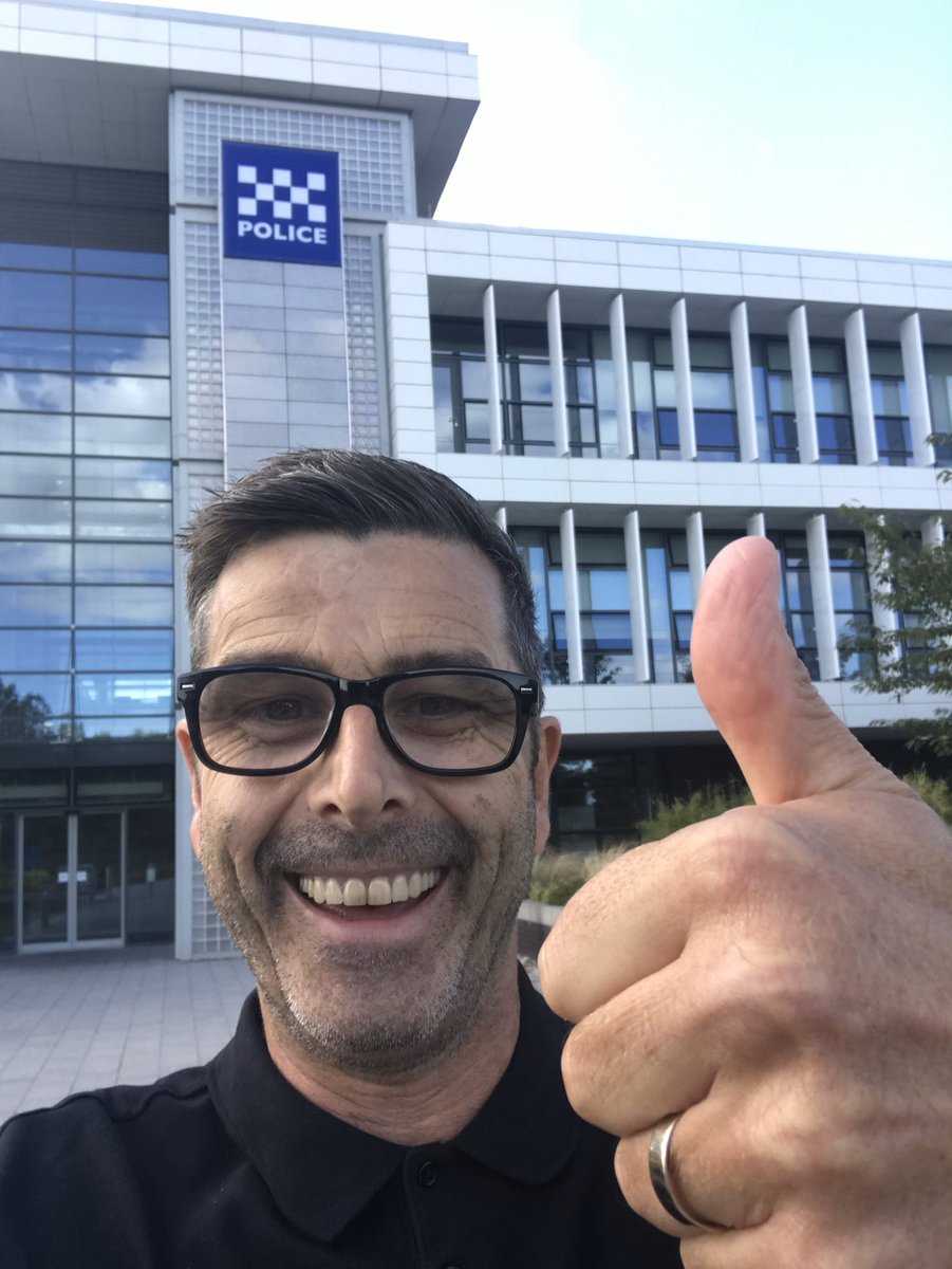 2. I have been so lucky on my  #journey to make some great friends who are  #cops &  #police staff  Just because of my past criminality & drug use does not mean i am exempt from friendships with police officers, or them with me  I am blessed to have great pals like  @AlcoHarmCop