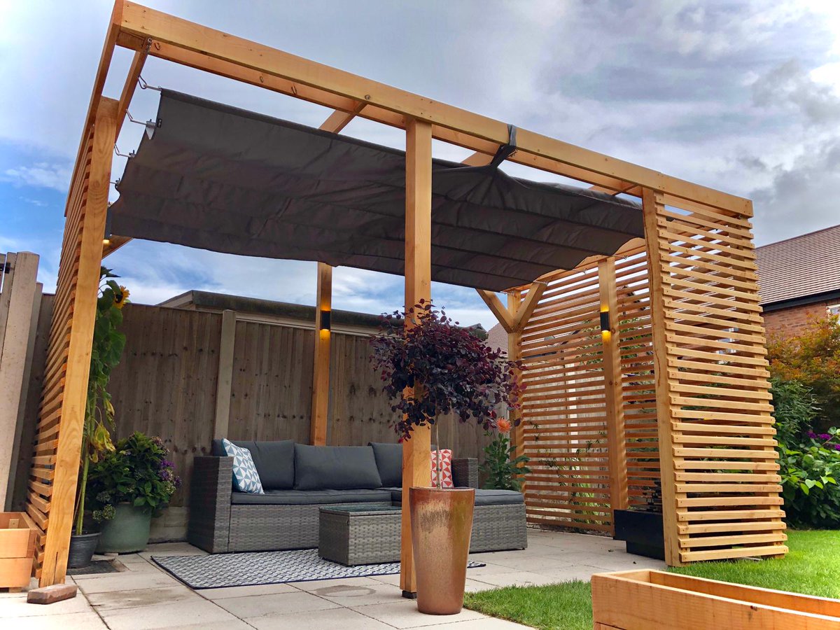 larch_co's tweet photo. How stunning is this... Our #customercreation this week is from John in Mold. He used our #larch posts and some chamfered battens to create this beautiful seating area in his back garden. Want more info 👉https://t.co/i1ldgyvjiA #amazingspaces #gardenprojects #larchcladding https://t.co/0kCPaY2IyQ