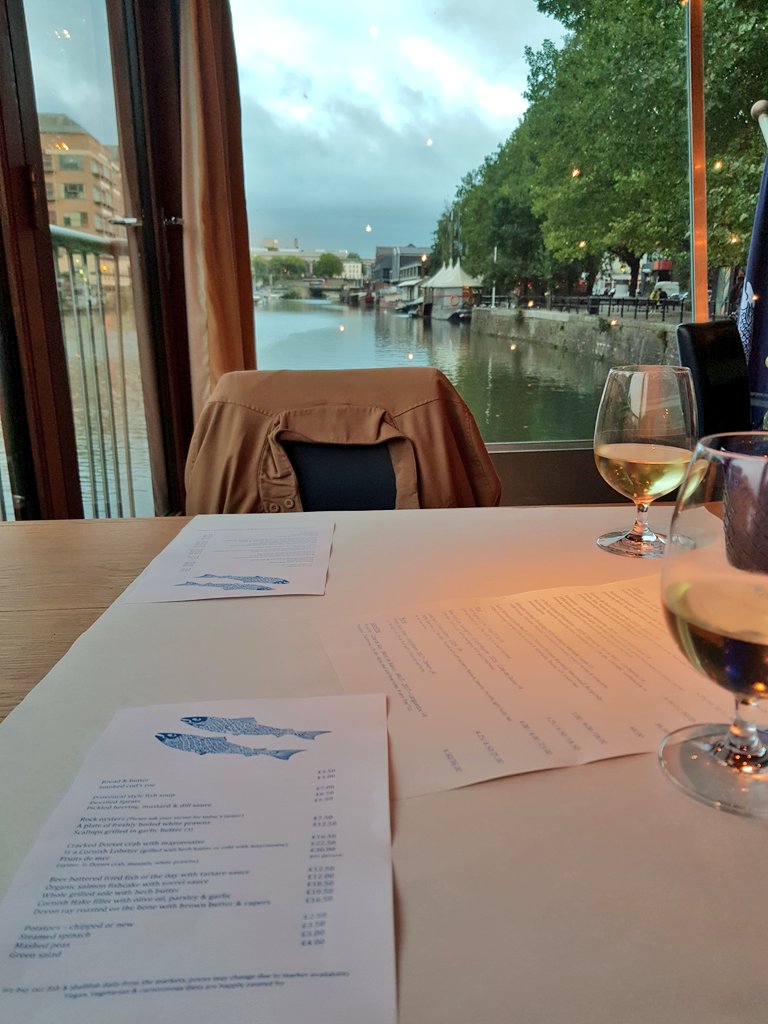 Shonette's tweet photo. [AD]
If you've been wanting a seafood restaurant with a waterside view, @FiSH_Bristol is now open, serving up a delicious mix of fresh catches from across the UK. A sophisticated spot on the river, it's well worth a stop off if you've got a craving for some quality seafood 🐟🦞🥂 https://t.co/tEByWUchD6