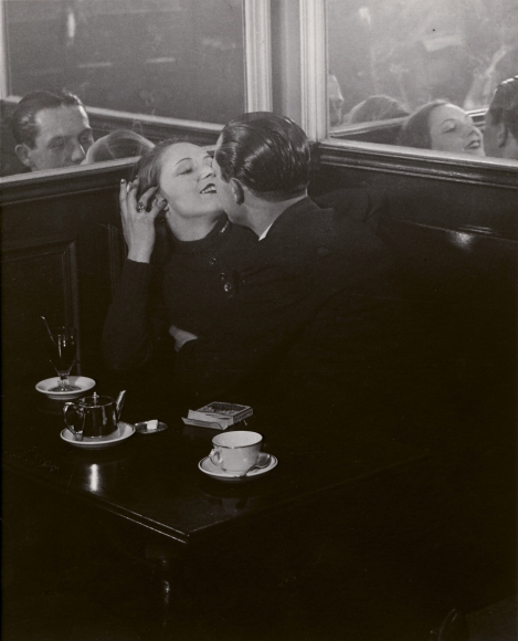 Brassaï achieved international fame in his lifetime – his first exhibition in the USA was at  @MuseumModernArt New York in 1948.
