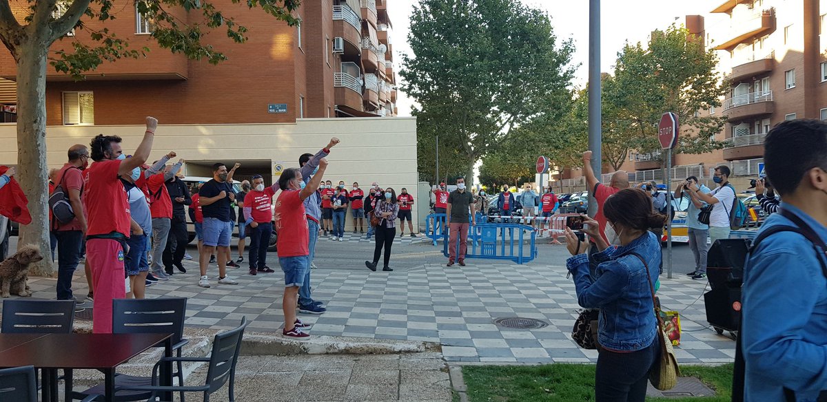 cocacolaenlucha's tweet photo. #TodoEsMentiraDeQuinto Si nos tocan a uno nos tocan a todos, hoy en los juzgados de Cuenca los trabajadores de Coca Cola defendemos el derecho y la libertad de protestar contra los abusos patronales. @MarcosdeQuinto pide 4 años de cárcel contra 3 trabajadores por manifestarse. https://t.co/Ep4Yzahb1I