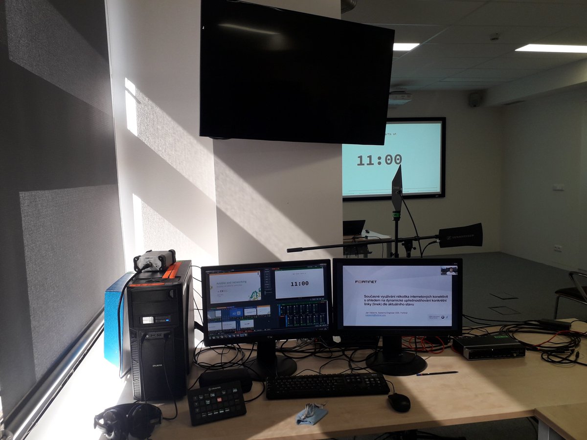 CSNOG_EU's tweet photo. Přestávka pomalu končí, od 11 hodin jsou na programu #CSNOG2020 tyto přednášky: Současné využívání několika internetových konektivit..., Ansible a konfigurace sítí a Přivítejte WebAuthn. Sledujte #LiveStream: https://t.co/ZaQYZKisWV #ITkomunita #ISP https://t.co/KvmmC3lKc8