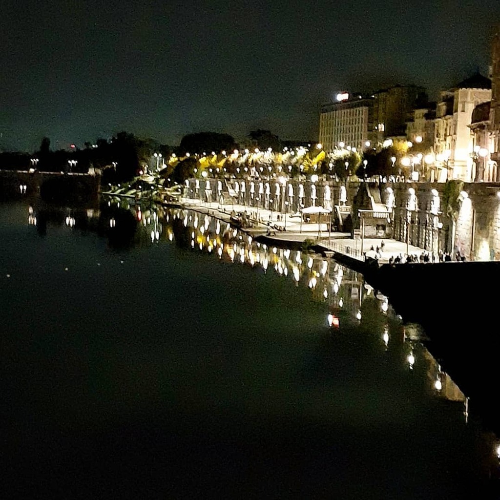 Torino, i murazzi del Po.
.
.
#murazzi #murazzidelpo #fiumepo #torino #fiume #luci #movida #tweet #notte instagr.am/p/CE6MZG5IyqT/