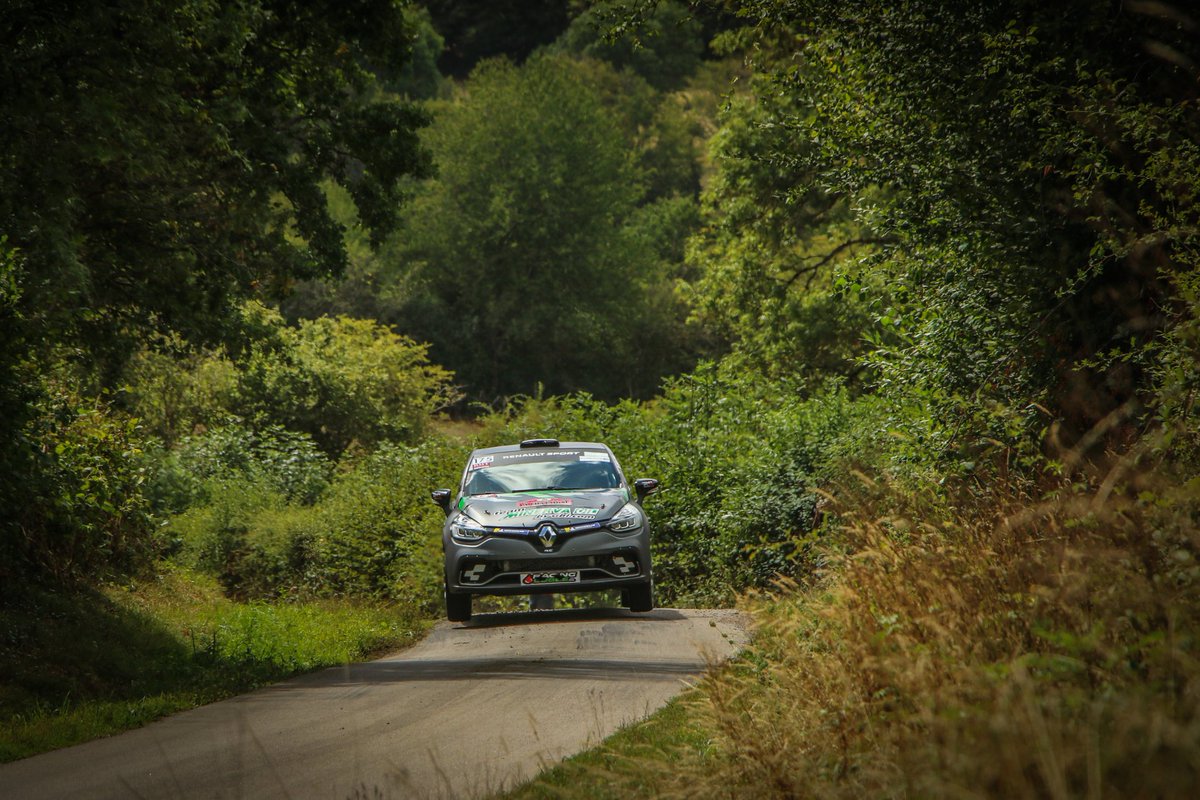 Samouraills's tweet photo. Retour tardif sur le rallye d'Autun qui s'est terminé sur une sortie de route dans l'ES10 alors que nous étions en bagarre pour la 3eme place du R3

La clio remontée en seulement 10 jours pour prendre part au rallye du Mont-blanc, nous terminons 6️⃣eme du Clio R3T Alps Trophy 🚗 https://t.co/yfyKUAIBLx