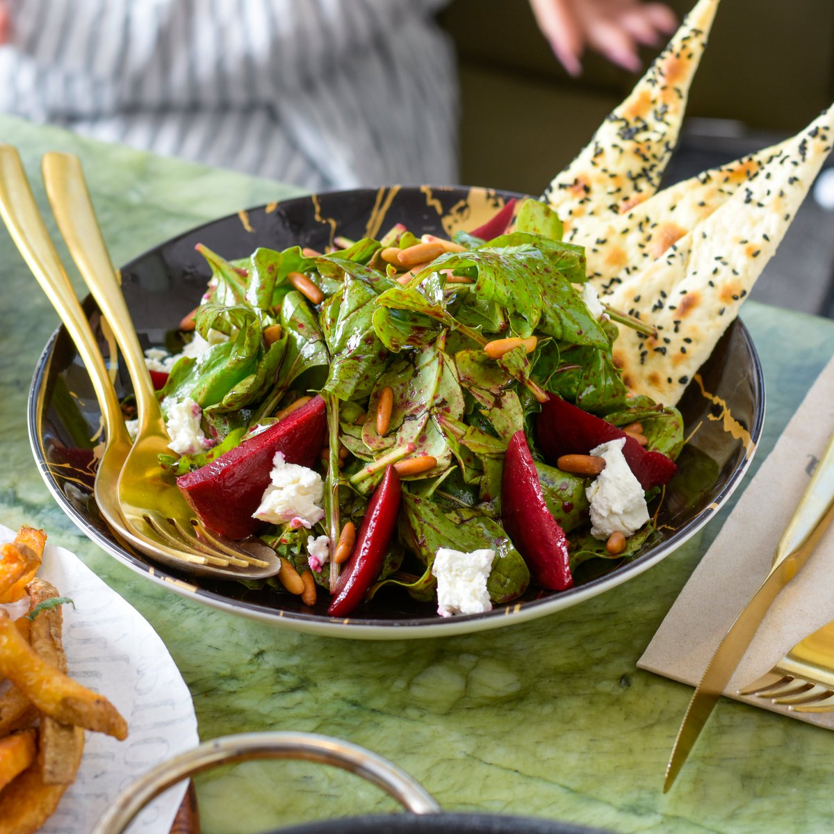 SoliaKSA's tweet photo. سلطة الشمندر مع الجرجير و جبنة الفيتا من سوليا 

Beetroot salad with feta cheese and and rucola
 .

#food #Riyadh #chicken #solia #lighte https://t.co/kxGNJqb31V