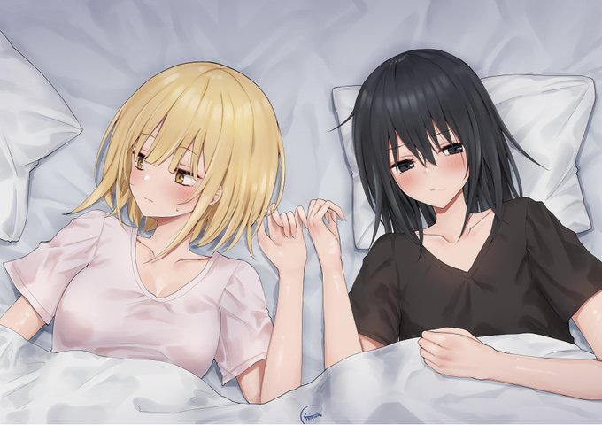 寝相のフリをして距離を詰めるけどどっちも起きてる百合 