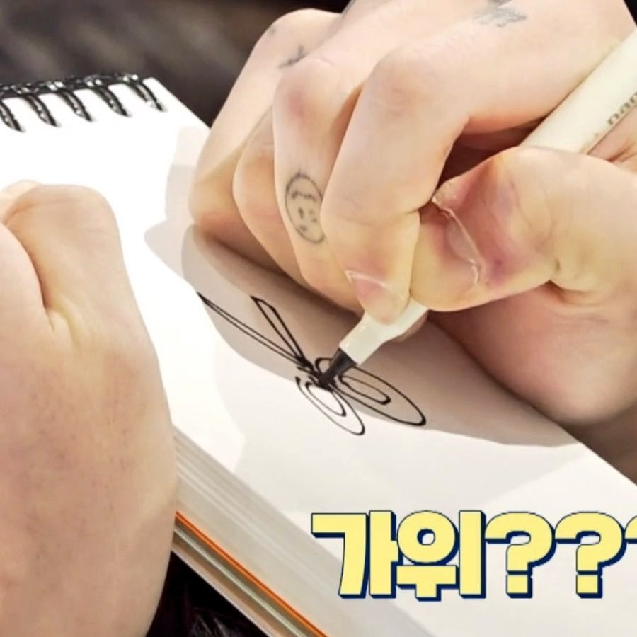 still thinking about how did he drew a perfect scissor without even looking???