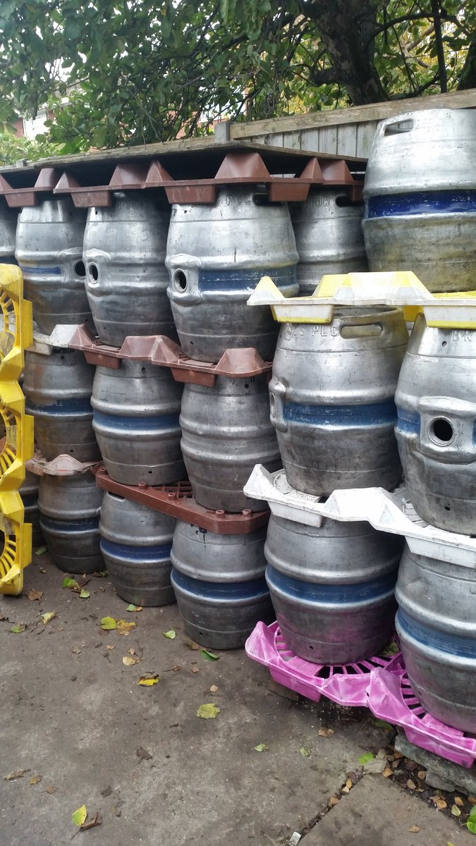 Hello everyone, just a quite message to touch base and see if any of you lovely people need more casks?
 Booking in for cask/keg and vessel repairs ?
 Book now and get those containers done while there's more of them on site 🍻👍