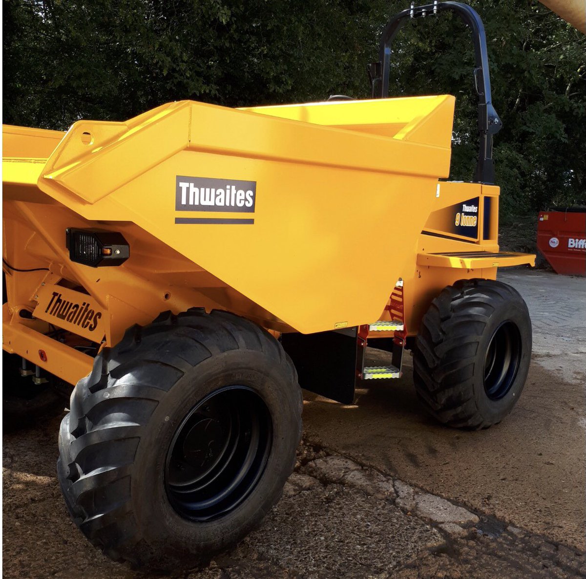 McGeoghans's tweet photo. Our first batch of Brand New 9T Thwaites dumpers have arrived 😃
#Thwaites #Dumpers #McGeoghan #Planthire https://t.co/hNiTq16fcK