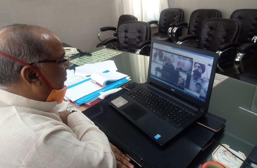 SharwanKumarBjp's tweet photo. राष्ट्रीय कामधेनु आयोग द्वारा आज एक वीडियो कॉन्फ्रेंस की गई। जिसमें देश के सभी प्रदेशों के गौ सेवा आयोग के अध्यक्षों के साथ राष्ट्रीय कामधेनु आयोग के अध्यक्ष @DrKathiria जी के साथ गौ रक्षण व संवर्धन पर विचार सांझे करने का अवसर प्राप्त हुआ। https://t.co/BRV9lHFiTQ