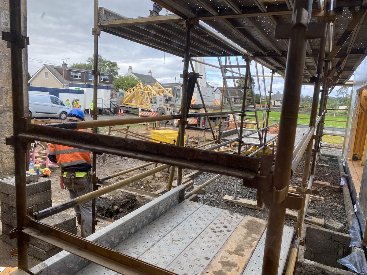 GatesideSchool's tweet image. It’s all go with our EYC playroom! A huge crane has arrived to put on the roof trusses. #exciting @NAC_Education #engineeringinaction