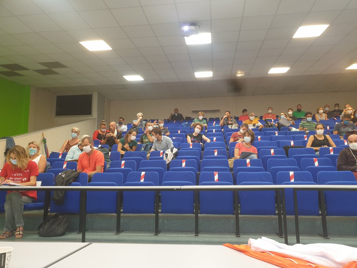 UNSS_Gard's tweet photo. Réunion de rentrée des secrétaires des AS UNSS en présence de M. MAHEU, directeur académique du Gard.
#rentreescolaire2020 #sport
@nimes @acmontpellier @Gard @unss @adidasFR @MAIF @MgenGard #DDCS #CDOS30 https://t.co/qrn02aYuiP