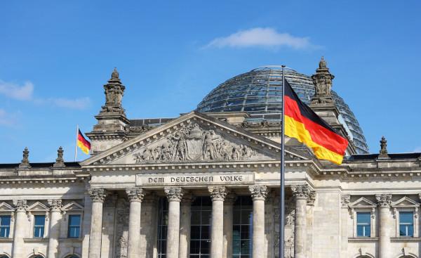 FRS_org's tweet photo. #Publication 🔴⚪️ "The German green party Bündnis 90 / Die Grünen and security and defence policy: pursuing a moderate line?", a new publication by @gaelle_winter:  

➡️ https://t.co/Kj8HgUOJsP https://t.co/pqvWLwLfId