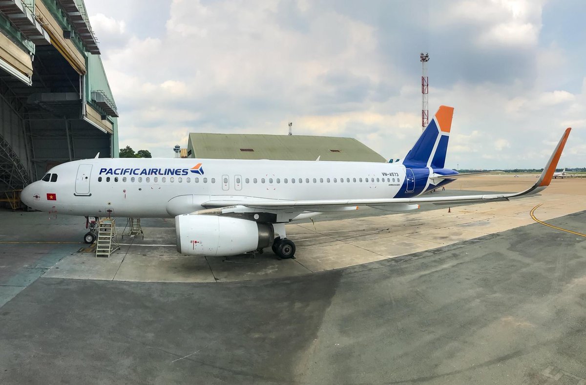 scramble_nl's tweet photo. .#PacificAirlines, the rebranded #JetstarPacific after @Qantas sold its 30% shares to @VietnamAirlines, has unveiled its new livery. The first aircraft in the livery is @Airbus #A320 VN-A573. #avgeek #vietnamairlines #qantas (Photo: Pacific Airlines) https://t.co/RTxVV6qg1d