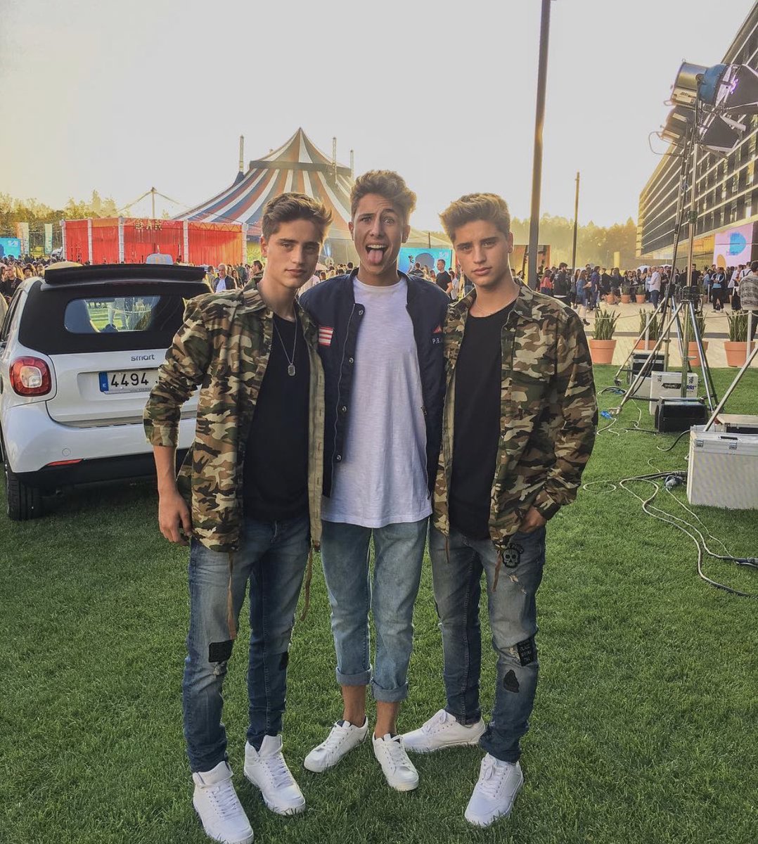 Normal que sean tus favoritos! @JuanpaZurita @emartineeez