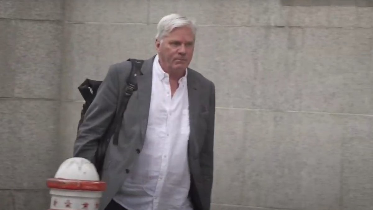 Kristinn Hrafnsson  @khrafnsson editor in chief of  @wikileaks arrives at the Old Bailey for Day 3 of the  #Assange extradition hearing. I will be posting live updates below.