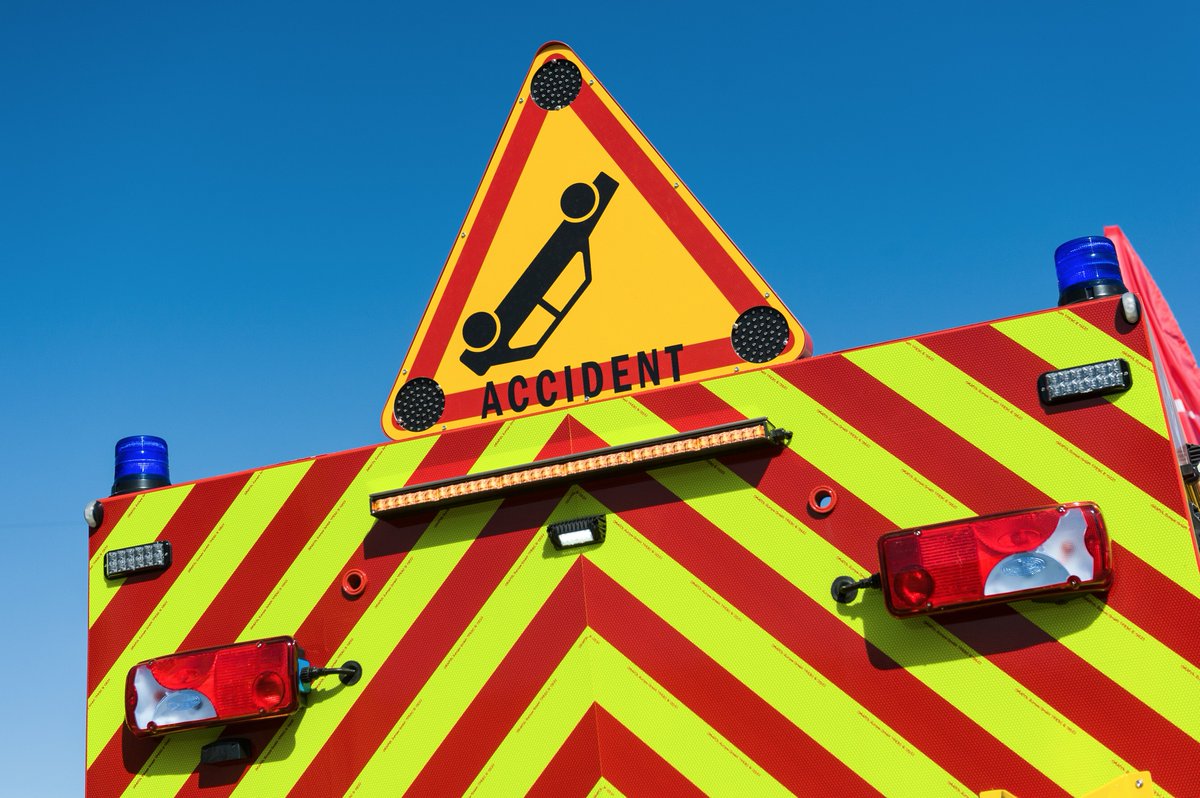 SecCivileFrance's tweet photo. 🚘🚒 L'accident de la route est la 1ère cause de mortalité au travail. Pour renforcer la sécurité des #SapeursPompiers lors des déplacements opérationnels/administratifs, une bibliothèque des actions de prévention mises en œuvre par les SIS est en ligne 👉 https://t.co/4ijY6oNK5v https://t.co/BMr2x6hx8y