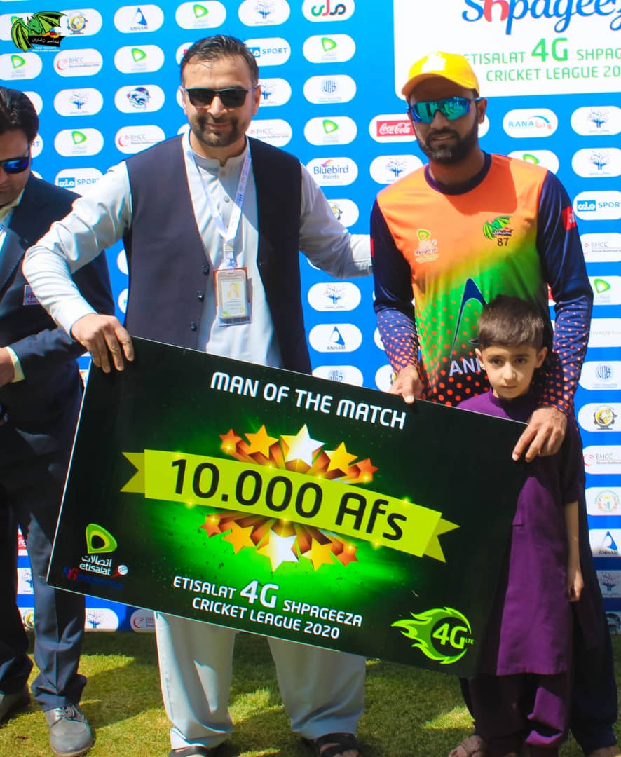 fresh_dragons's tweet photo. We are on the top of the table now after today's comprehensive 7 wickets win over Amo 🦈 in our third match of the ongoing Shpageeza 2020.
@UsmanGhani8787 socred third consecutive half century to collect MOM award. https://t.co/FA2iGLyKDT