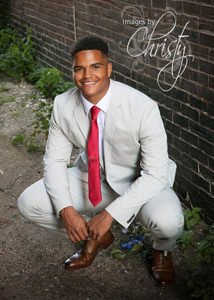 BrendaLansing's tweet photo. Happy Homecoming week @CarterFerrie! Love you https://t.co/B3i9ppv9VS