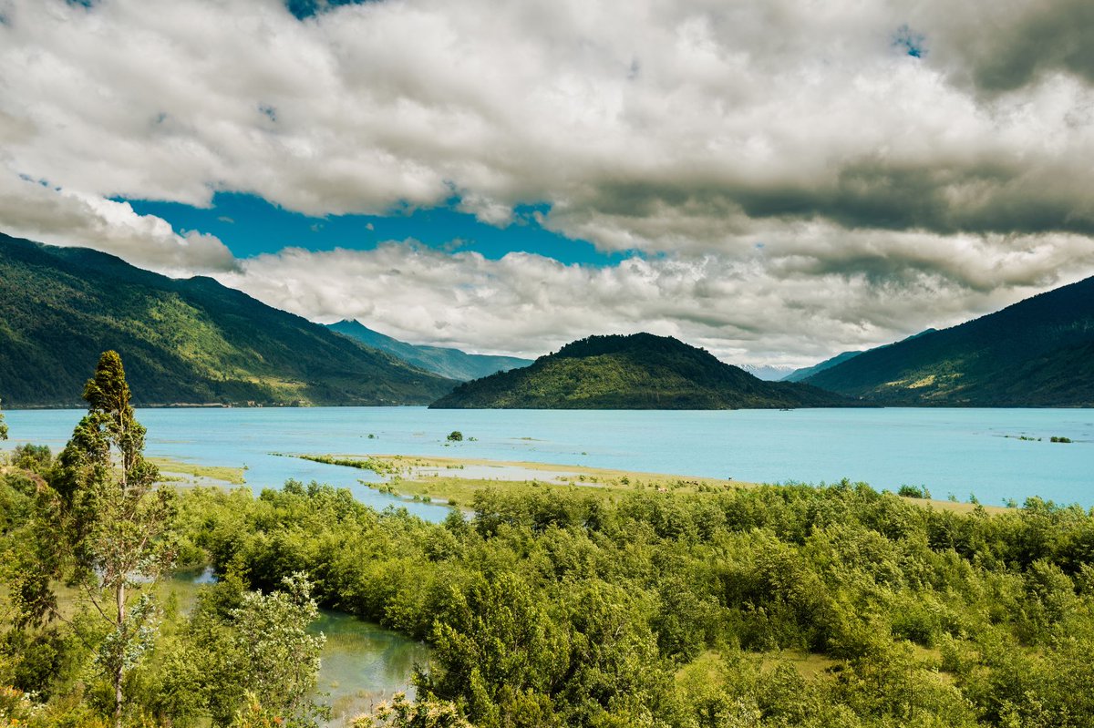 pvtistes's tweet photo. Dans le plus ancien parc naturel #chilien, Vicente Pérez Rosales, vous trouverez des volcans, rivières et autres paysages sublimes... 🌿 Un lieu à ajouter à votre #bucketlist de #PVTChili ! 😍 https://t.co/mMydQYqgbv