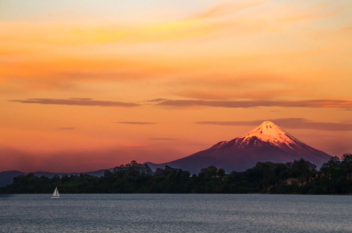 pvtistes's tweet photo. Dans le plus ancien parc naturel #chilien, Vicente Pérez Rosales, vous trouverez des volcans, rivières et autres paysages sublimes... 🌿 Un lieu à ajouter à votre #bucketlist de #PVTChili ! 😍 https://t.co/mMydQYqgbv