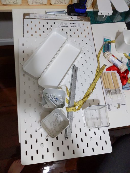 My first 3d print in the new house is in progress!   Some little mounting brackets for my IKEA pegboard<a href="/tag/3dprinting"class="tags"><span>#3dprinting</span></a>