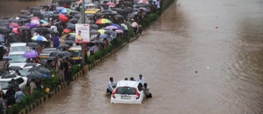 anshuman_ujjain's tweet photo. #DeathOfDemocracy

The way @mybmc was vigilant enough to demolish @KanganaTeam's office.

Had they been vigilant in the same way Mumbai wouldn't be flooded every monsoon! https://t.co/nrRFXVeJBv