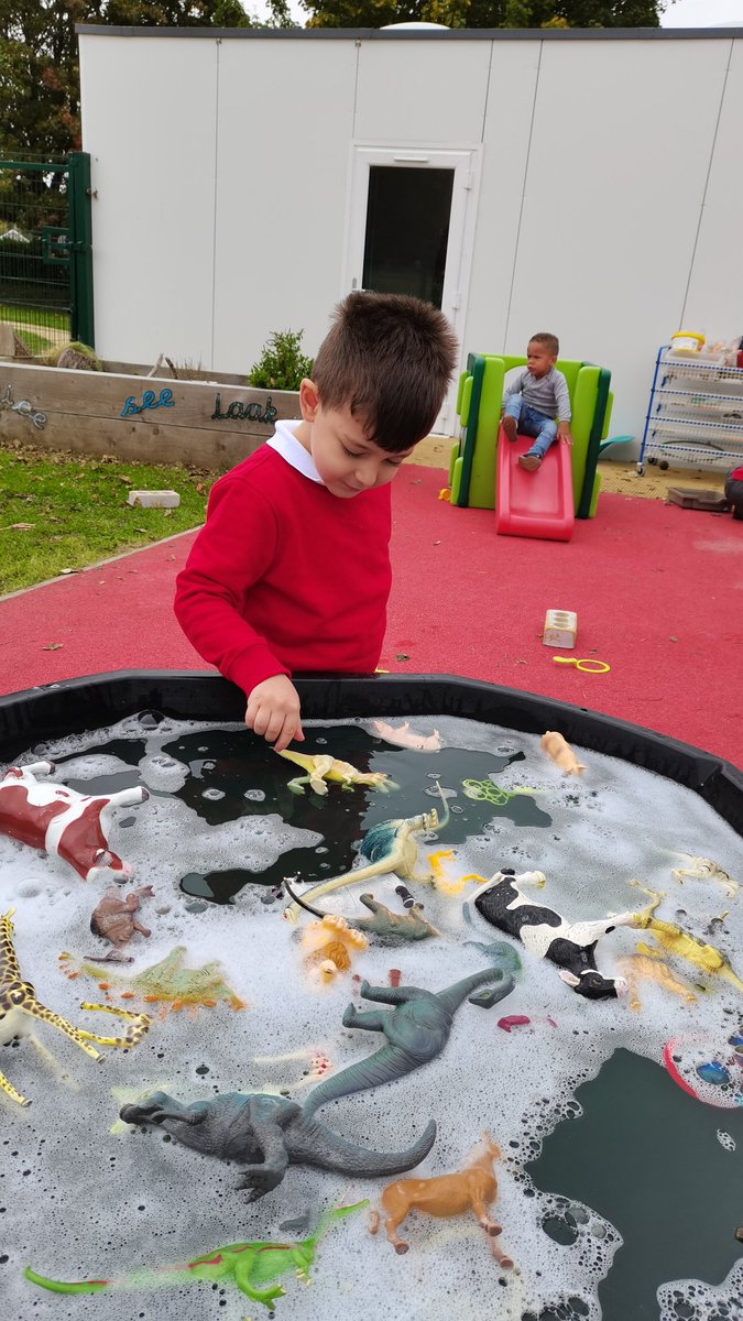 chiseldonpri's tweet photo. We are sharing and joining in with our play. #eyfs #unicornclass https://t.co/Y1xZt2UWws