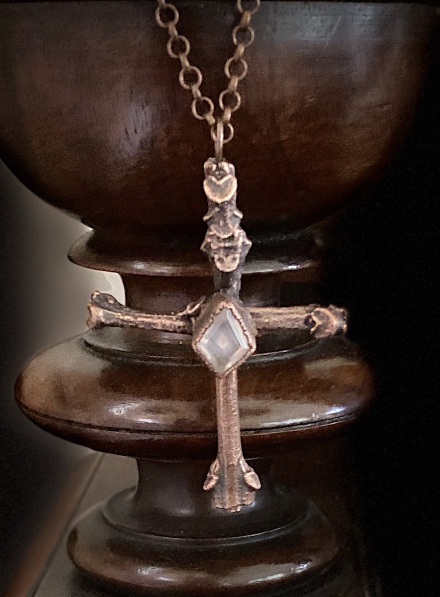 Copper and Rose Quartz Cross #handmadeinnorthumberland #shophandmadeuk #handmadecrosspendant #electroformednature #electroformingartist #electroforming #electroformedjewellery #electroformedtwigs #electroformingcopper #oneoffpendant #uniquejewelry #uniquependants