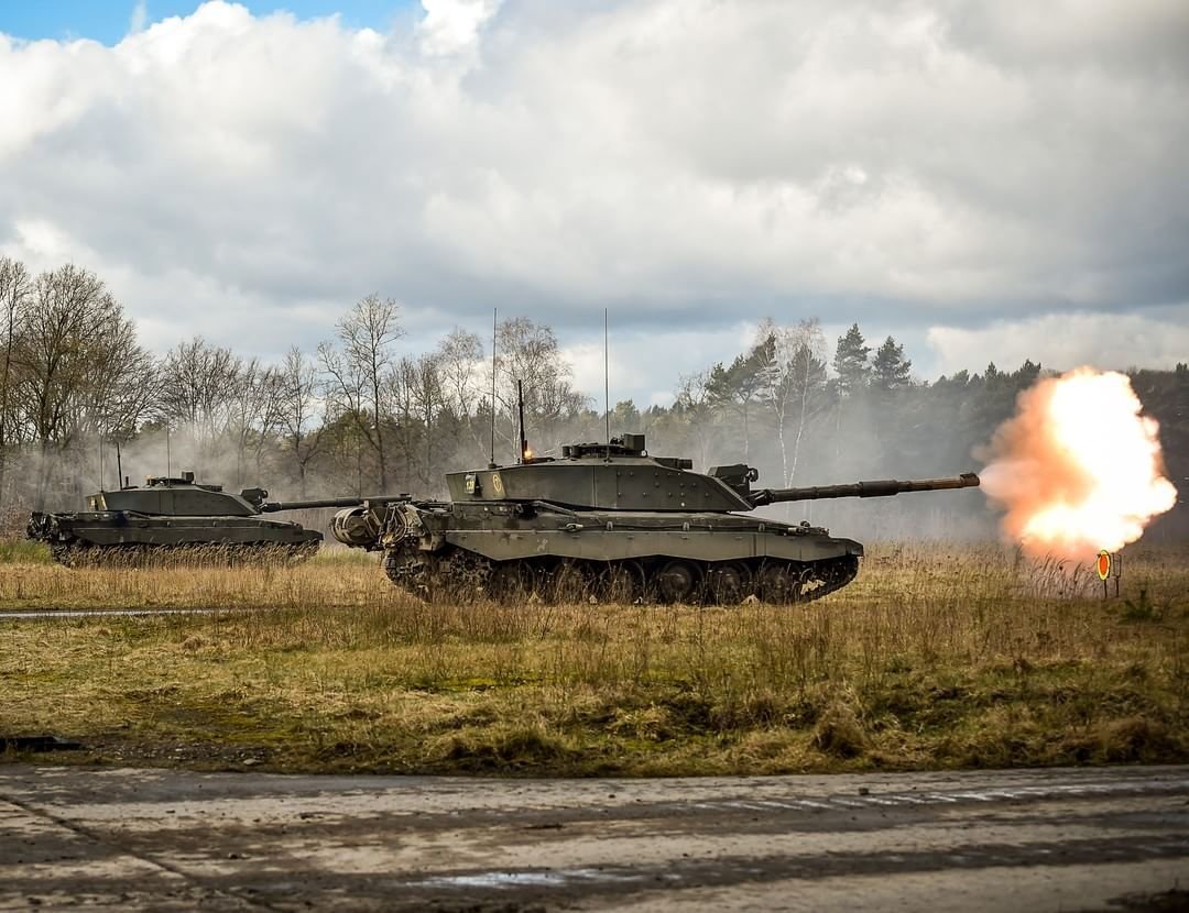 (4) Exploitation. Once an enemy force is doslodged, the tank switches to exploitation of successes beyond the initial objective at a pace beyond that of other cpaabilities owing to high mobility, firepower and protection.