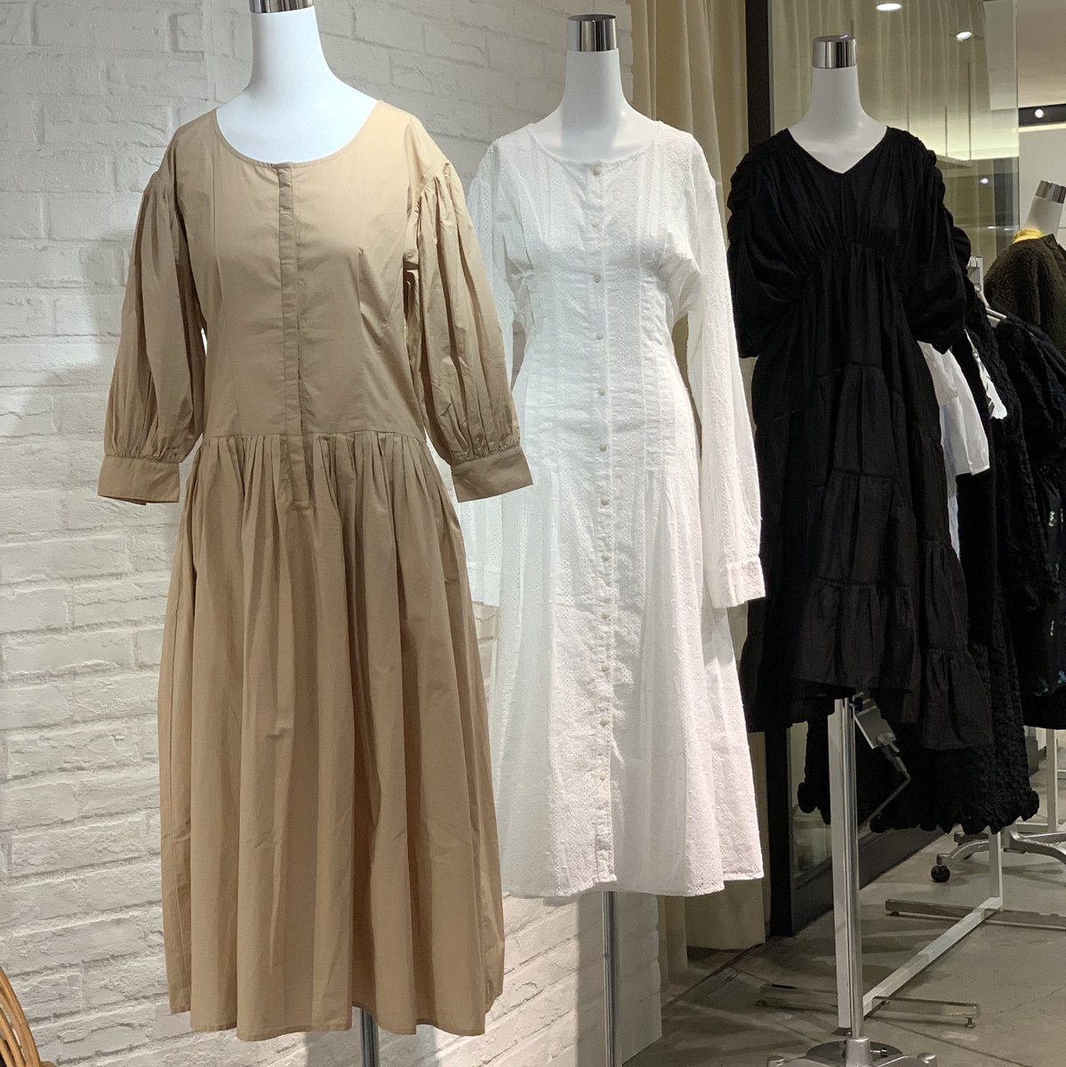 hankyumode's tweet photo. 「#マーレット」ポップアップイベント。 2020年秋冬の新作が入荷。”旅に欠かせないワードローブ”をテーマにコレクションを展開。今回のイベントでは、人気のエレガントなドレスに加え、ニットのカーディガンやセーターなども登場。
9/15(火)まで
3階『D.EDIT』イベントスペース
#HANKYUMODE #Merlette https://t.co/6XVBYNZeaQ