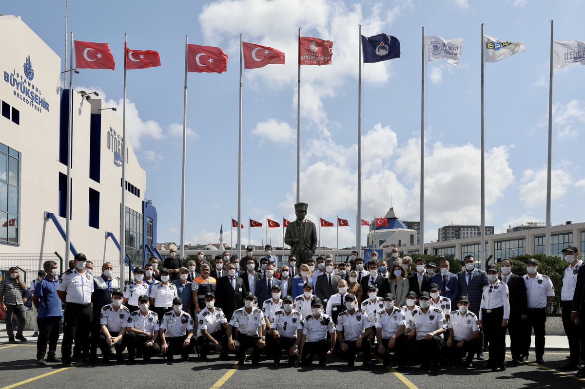 Çok emek verdik ama değdi.

Bir yıl önce devralmıştık şimdi tertemiz, pırıl pırıl bir otogarımız oldu. Güvenlik ve temizlik sorunlarını çözdük, baştan sona yeniledik, el değmedik nokta bırakmadık. Otogarda kütüphane, kitap okuma, etkinlik ve çalışma alanları dahi var.