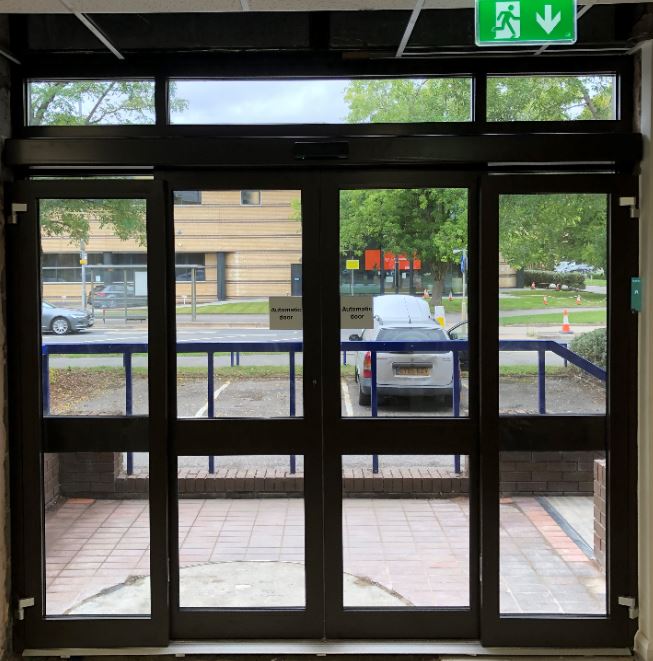 Great job by our lads replacing a revolving door with a new automated aluminium sliding door entrance. Manufactured in our factory here in Staines. #contactless #handsfreeentry #automaticdoors