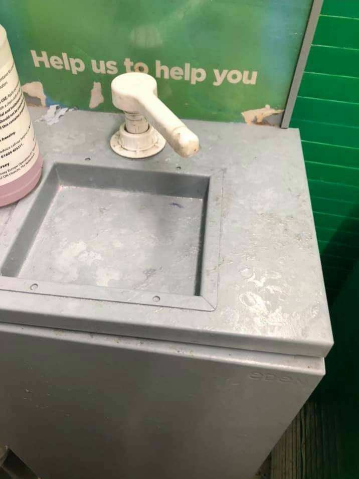 Hand sanitizer at #asda #feltham  <a href="/AsdaServiceTeam/">Asda Service Team</a> <a href="/LBofHounslow/">Hounslow Council</a> #Covid19UK