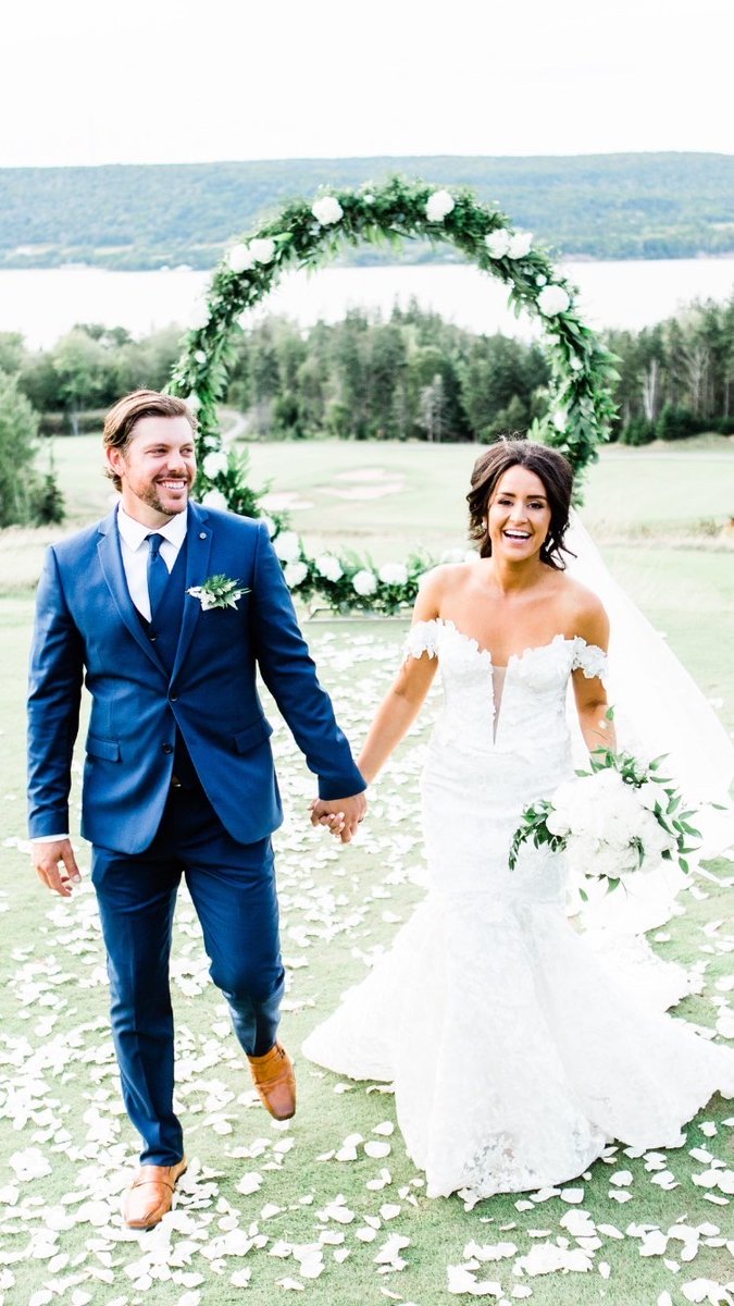 pninatornai's tweet image. Running into married life like...

Couple: Cait &amp;amp; Aaron
Gown: #LOVEbyPninaTornai #Style14771
Photo: Michelle Leudy Photography 
Planner: J. Marie Weddings
Hair: RJM Boutique   
MUA:  @messonmyvanity 
Florals: Trinity&apos;s Florals   
Venue: The Lakes at Ben Eoin Golf Club &amp;amp; Resort